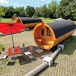キャンプ場 Rheingau 524 Schlaffassdorf Direkt Am Rhein