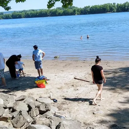 Rheingau 524 Schlaffassdorf Direkt Am Rhein Campsite *
