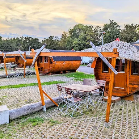Campsite Rheingau 524 Schlaffassdorf Direkt Am Rhein *