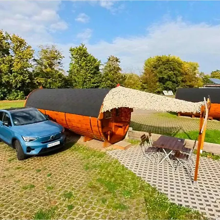 Rheingau524 Schlaffassdorf Direkt Am Rhein Camping *