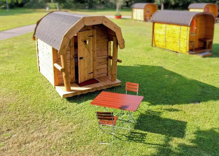 Rheingau 524 Schlaffassdorf Direkt Am Rhein Parque de Campismo *