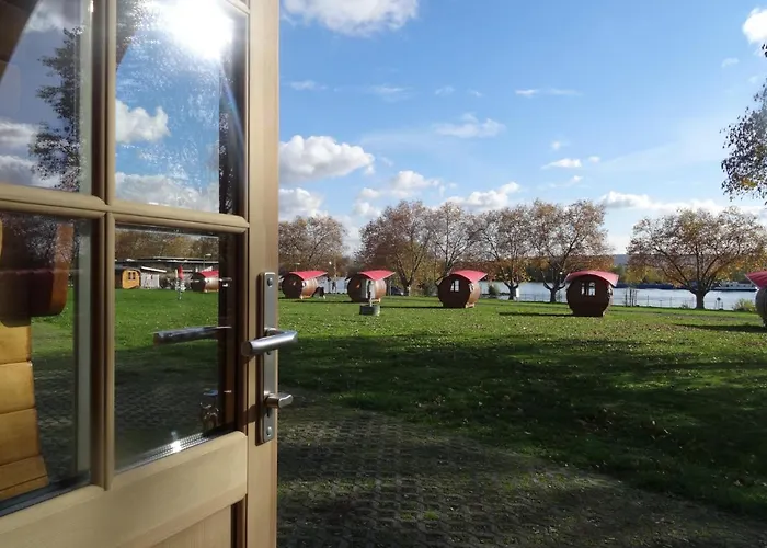 Rheingau 524 Schlaffassdorf Direkt Am Rhein Parque de Campismo