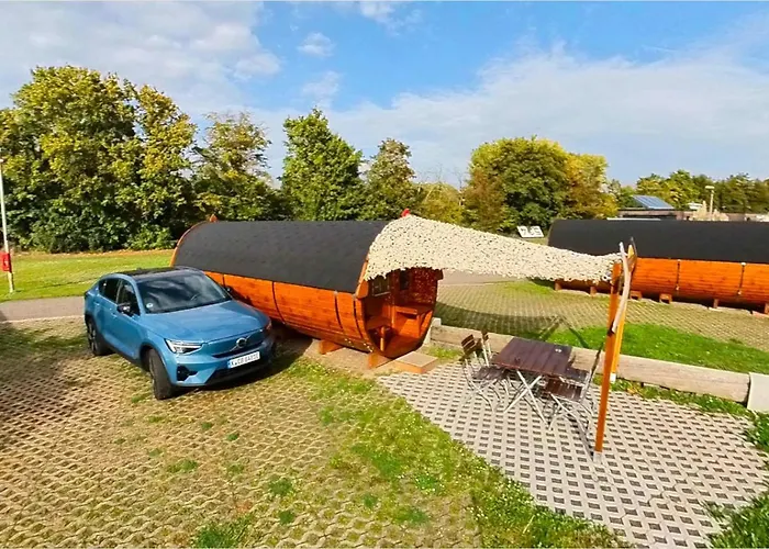 Rheingau 524 Schlaffassdorf Direkt Am Rhein Parque de Campismo *