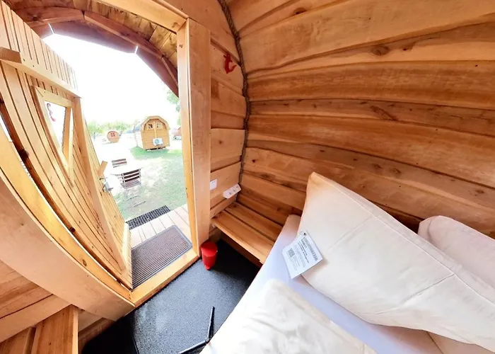 Rheingau 524 Schlaffassdorf Direkt Am Rhein Parque de Campismo *