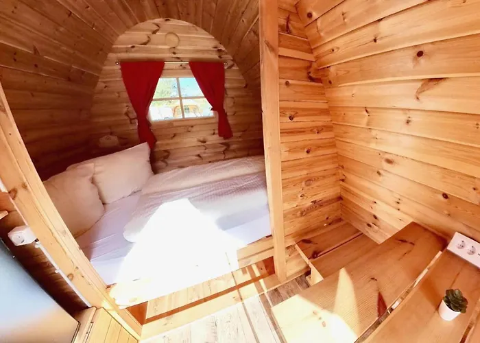 Rheingau 524 Schlaffassdorf Direkt Am Rhein Parque de Campismo *