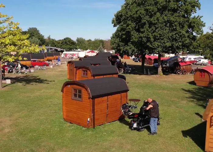 Rheingau 524 Schlaffassdorf Direkt Am Rhein Parque de Campismo *