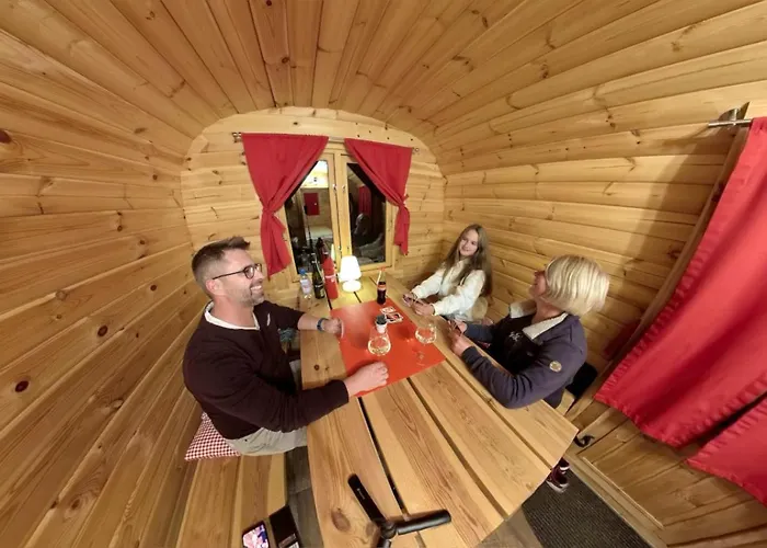 Parque de Campismo Rheingau 524 Schlaffassdorf Direkt Am Rhein