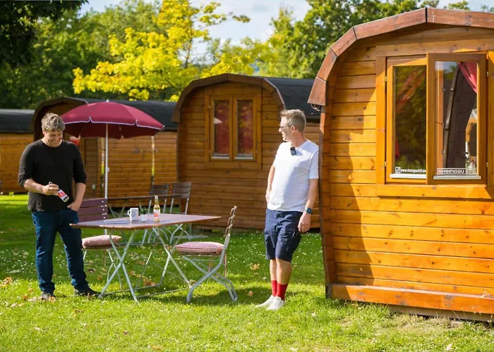 Parque de Campismo Rheingau 524 Schlaffassdorf Direkt Am Rhein Geisenheim