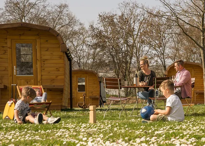 Rheingau 524 Schlaffassdorf Direkt Am Rhein Parque de Campismo